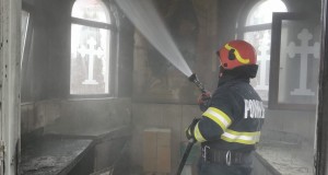 Incendiu la lumânărarul bisericii din Cătămărăști Deal