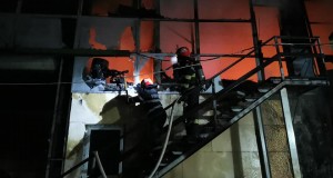 Incendiu violent la o firmă de construcții de pe strada Ion Creangă