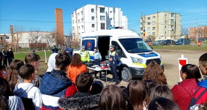Prevenirea absenteismului școlar -acțiuni și întâlniri ale polițiștilor cu elevii din Ștefănești și Ungureni