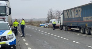 Acțiune a polițișilor rutieri pentru verificarea transportatorilor de mărfuri și persoane
