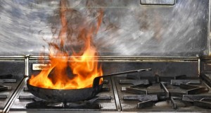 Un aragaz lăsat nesupravegheat a provocat un incendiu într-o casă din municipiul Botoșani