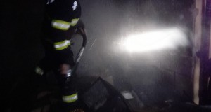 incendiu violent  într-o gospodărie din localitatea Păun