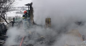 Incendiu la Vorniceni, provocat de niște haine lăsate pe sobă