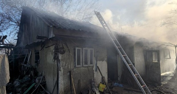 Incendiu de la un coș de fum defect, la Bălușeni