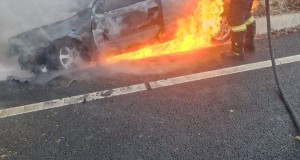 Mașină în flăcări, în urma unui accident rutier, la Zăicești