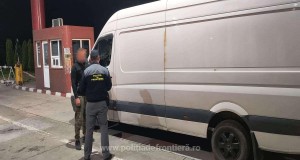 Suspect de săvârșirea unor infracțiuni la regimul rutier, depistat la volan de către polițiștii de frontieră botoșăneni