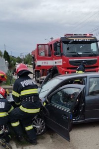 Impact violent la Cișmea, șoferul rănit!